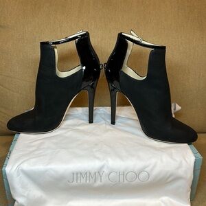 Jimmy Choo Black suede cut out ankle patent‎ leather bootie//Size 38=8